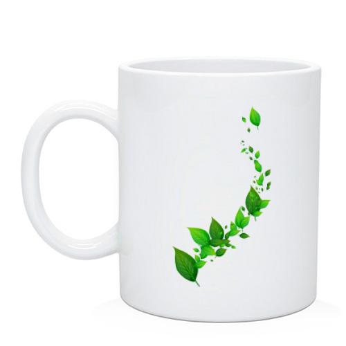 Чашка с зелеными листьями