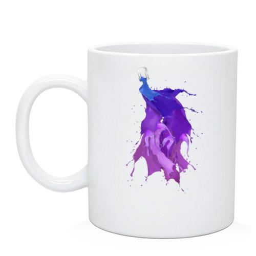 Чашка с фиолетовой банкой краски