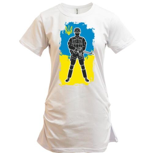 Подовжена футболка з українським воїном