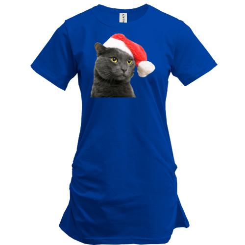Подовжена футболка з котом в новорічному ковпаку