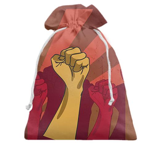Подарочный мешочек с революционными кулаками