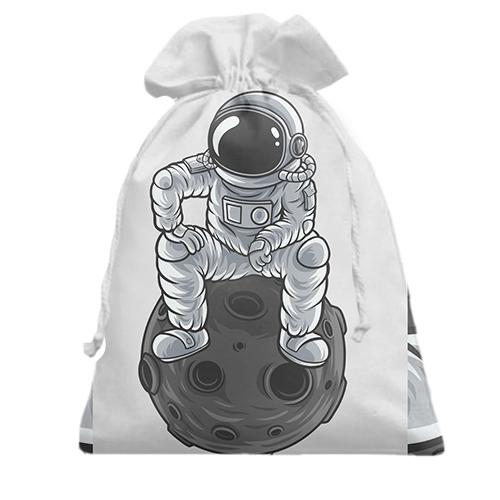 Подарунковий мішечок з астронавтом, що сидить на Місяці