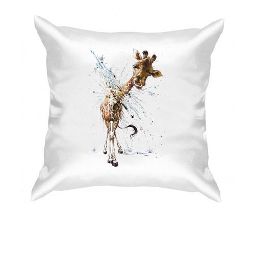 Подушка с жирафом под душем