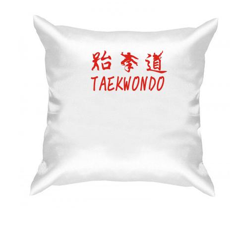 Подушка с красной надписью taekwondo