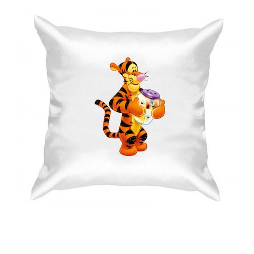 Подушка з тигром і банкою з бджолами