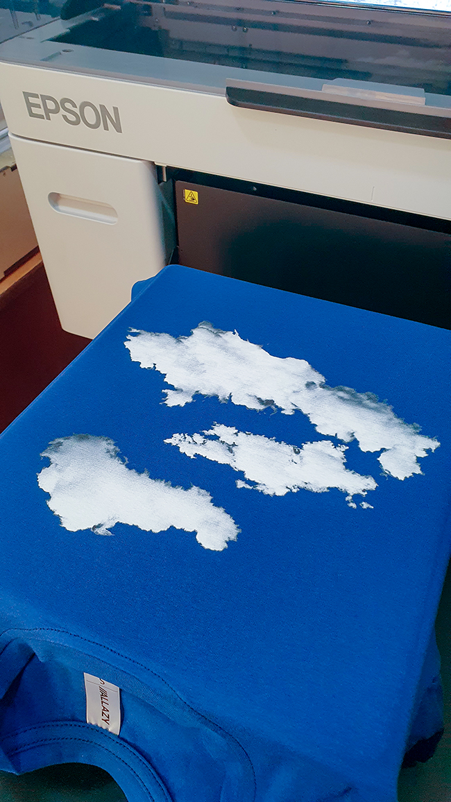 Дитяча футболка з хмарами