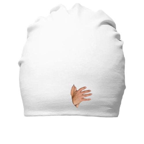 Хлопковая шапка с мужской рукой на груди