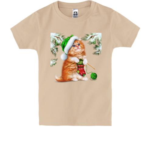 Дитяча футболка з новорічним котиком, який в'яже