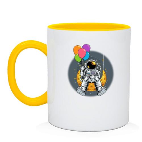 Чашка с космонавтом на месяце