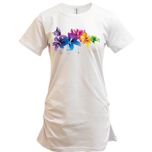 Подовжена футболка з яскравими квітами і метеликами