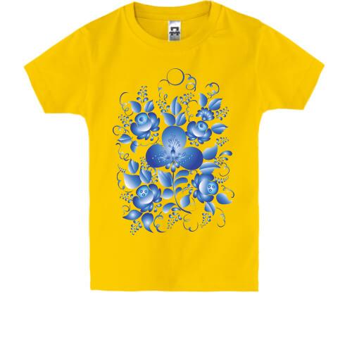 Дитяча футболка з блакитним квітковим орнаментом