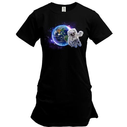 Подовжена футболка з космонавтом