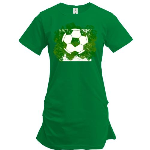 Туника с футбольным мячом на фоне зелени