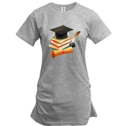 Подовжена футболка c книгами і пером 