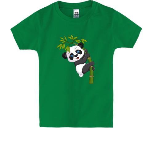 Дитяча футболка з пандою на гілці бамбука