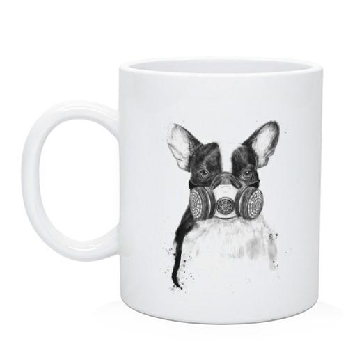 Чашка с собакой в респираторе