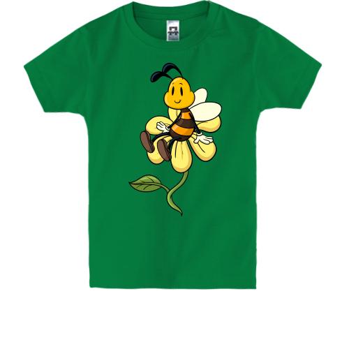 Детская футболка с пчелой на цветке