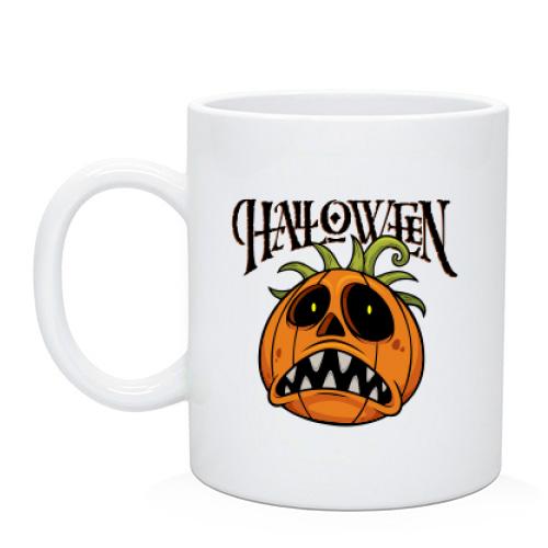 Чашка с расстроенной тыквой и надписью Halloween