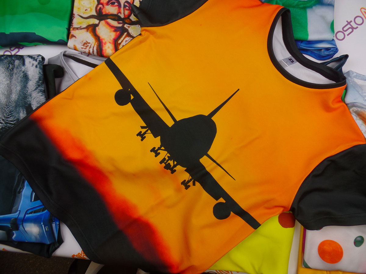 3D футболка с садящимся самолетом