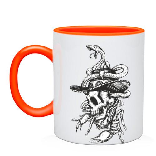 Чашка зі скорпіоном, змією і черепом ковбоя