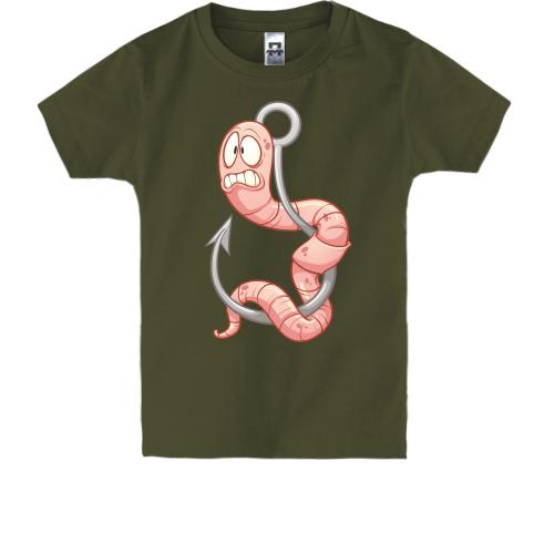 Детская футболка с червяком на крючке