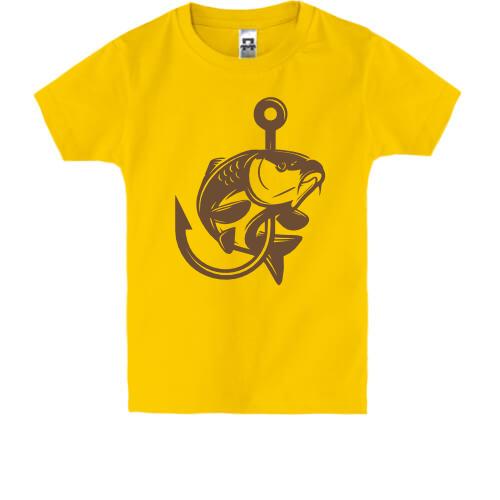 Детская футболка с рыбой на крючке 