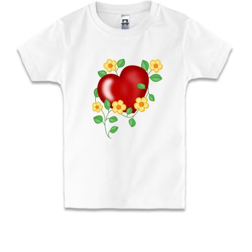 Детская футболка с цветами и сердцем