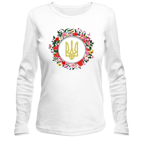 Жіночий лонгслів з вінком і гербом України