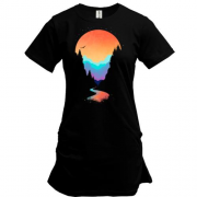 Подовжена футболка з гірським заходом сонця