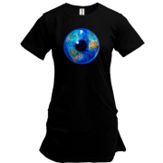 Подовжена футболка з Землею у вигляді ока
