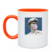 Чашка со статуей Давида и жвачкой