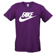 Футболка с надписью "Fake" в стиле Nike