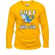 Лонгслив с акулой серфингистом и надписью "Surf and sun"