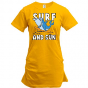 Подовжена футболка з акулою серфінгістів і написом "Surf and sun"