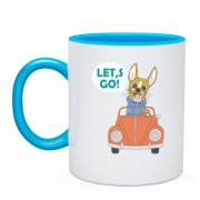 Чашка з собакою в машині