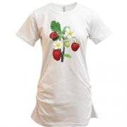 Подовжена футболка з квітучою гілкою полуниці
