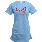 Подовжена футболка птиці в формі сердечок.