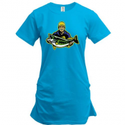 Удлиненная футболка Рыбак с рыбой в руках