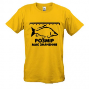 Рибальське футболка "Розмір має значення"