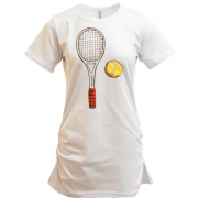 Подовжена футболка з тенісною ракеткою і жовтим м'ячем