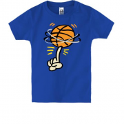 Детская футболка с баскетбольным мячом на пальце