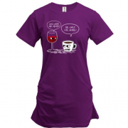 Подовжена футболка з кавою і вином "she loves me more!"