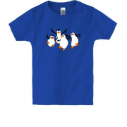 Детская футболка с пингвинами из Мадагаскара в прыжке