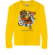 Детская футболка с длинным рукавом с тигром-футболистом