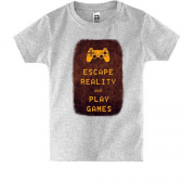 Детская футболка с надписью "Escape reality and play games"