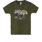 Детская футболка с цветами в ботинках