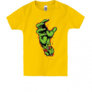 Детская футболка с зелёной рукой "зомби"