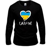 Чоловічий лонгслів з надписью "Україна" і сердечком