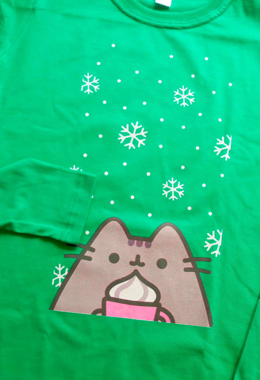 Подовжена футболка з Пушин котом і снігом