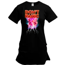 Подовжена футболка Don't Panic з аніме-персонажем